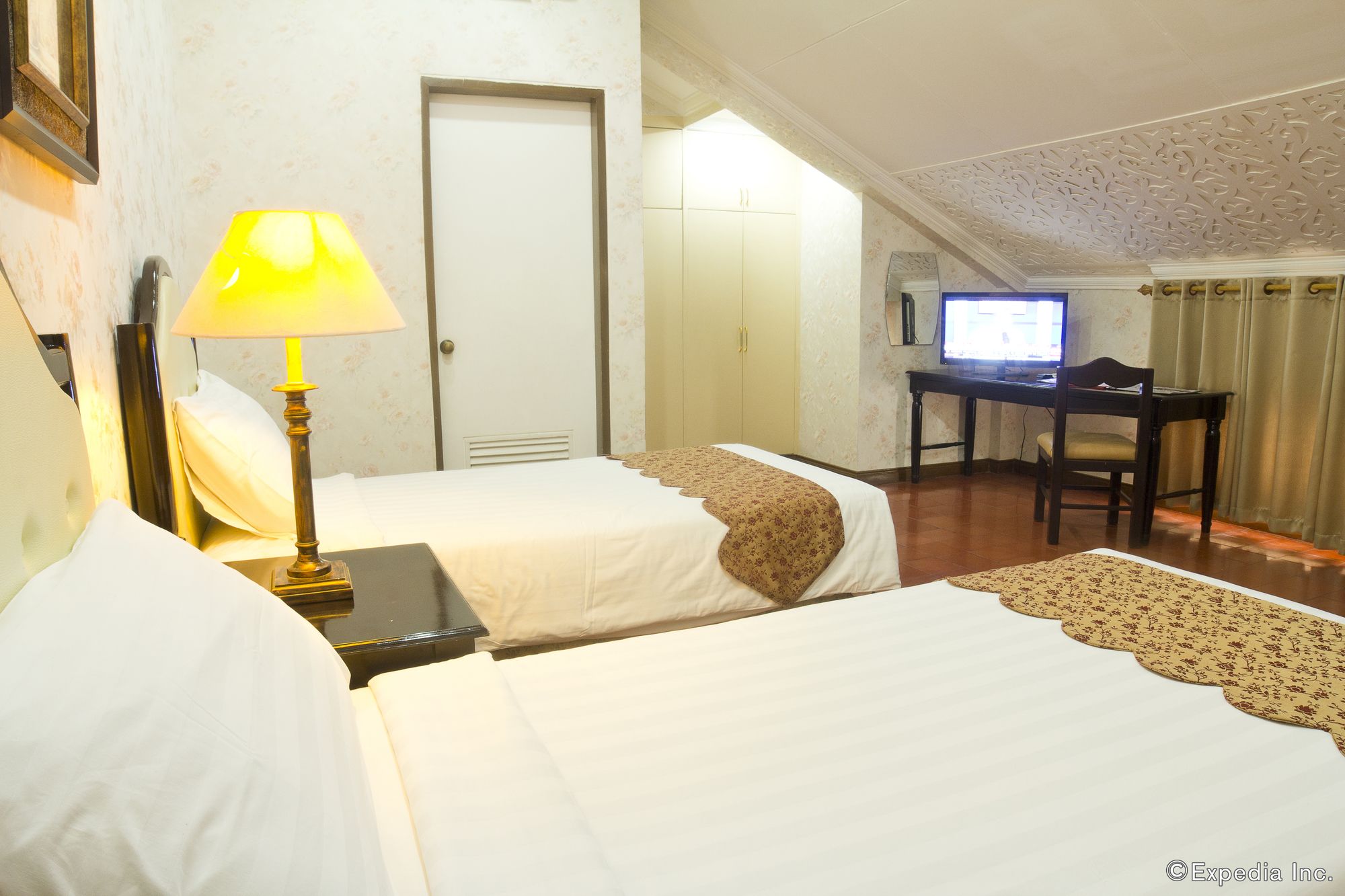White Knight Hotel Intramuros
