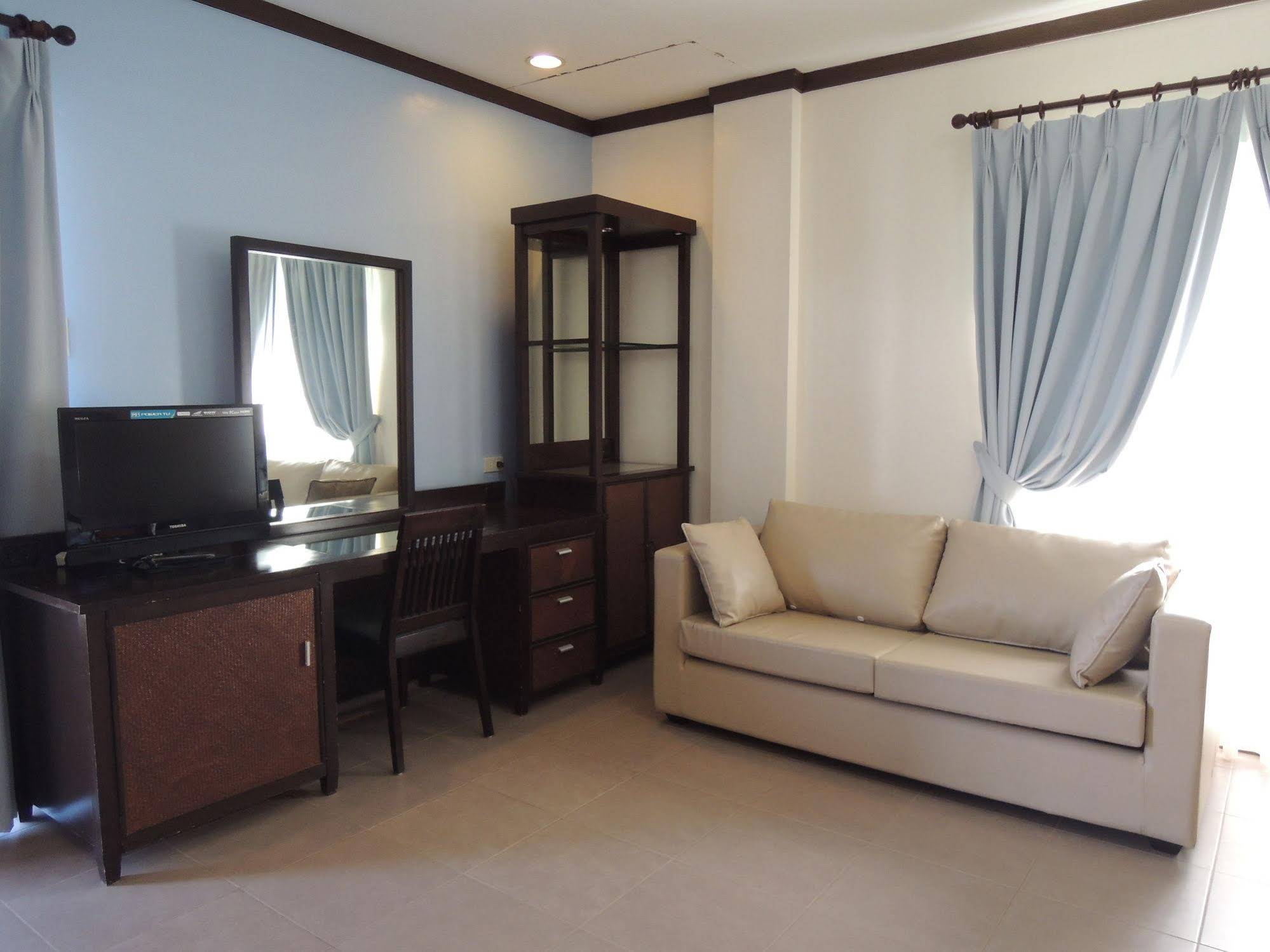 Palm Seaside Inn And Beach Resort