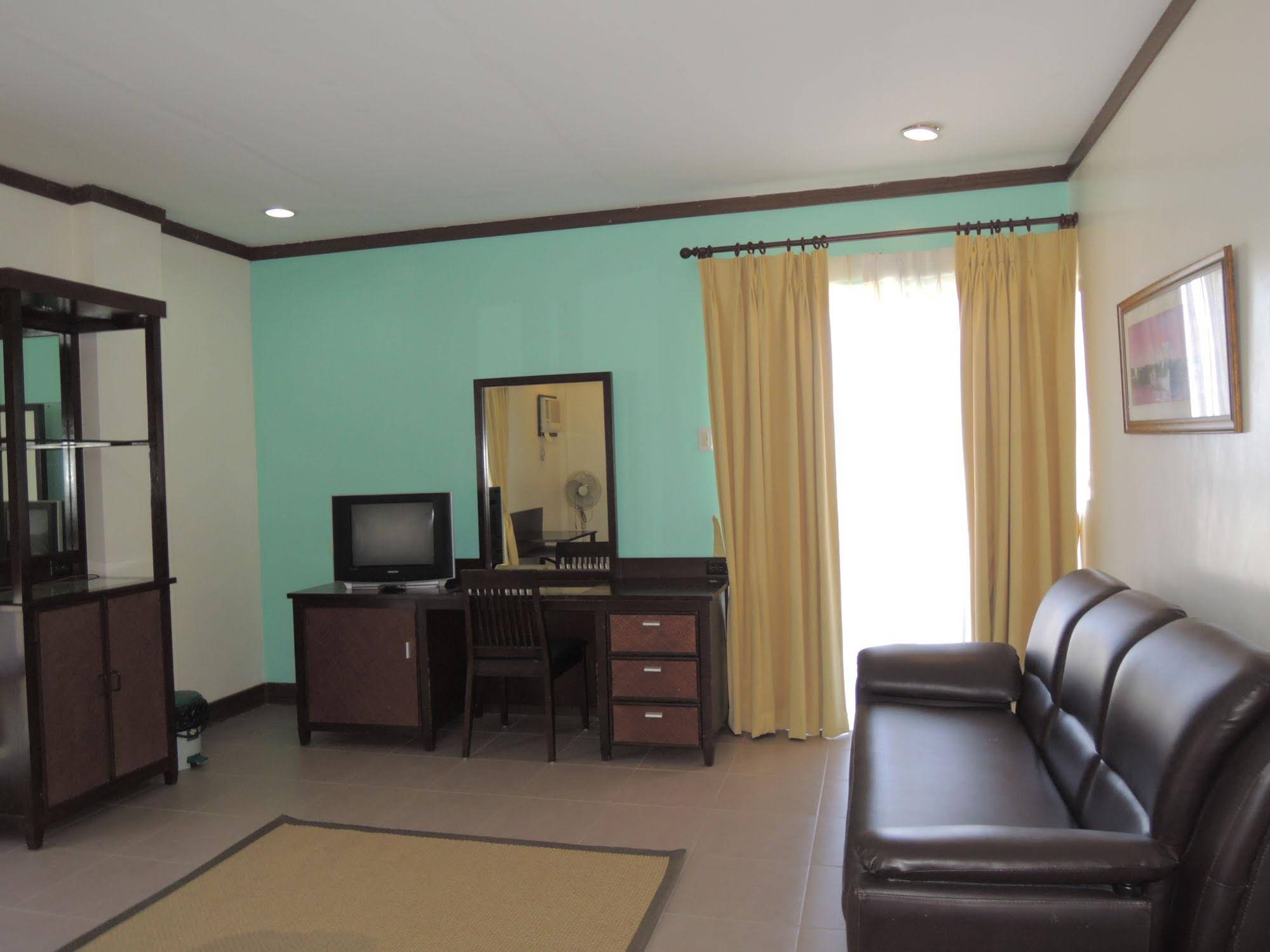 Palm Seaside Inn And Beach Resort