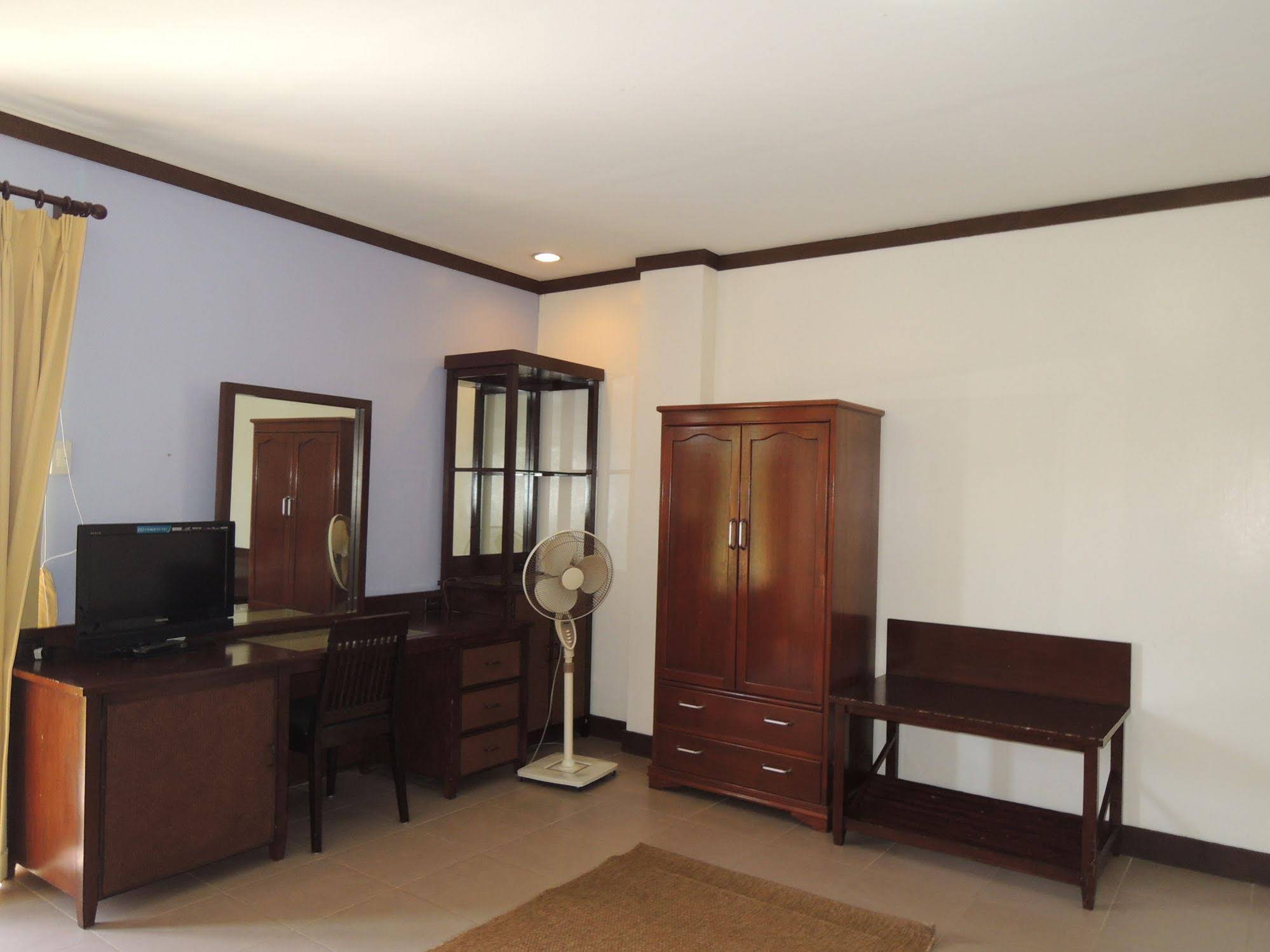 Palm Seaside Inn And Beach Resort