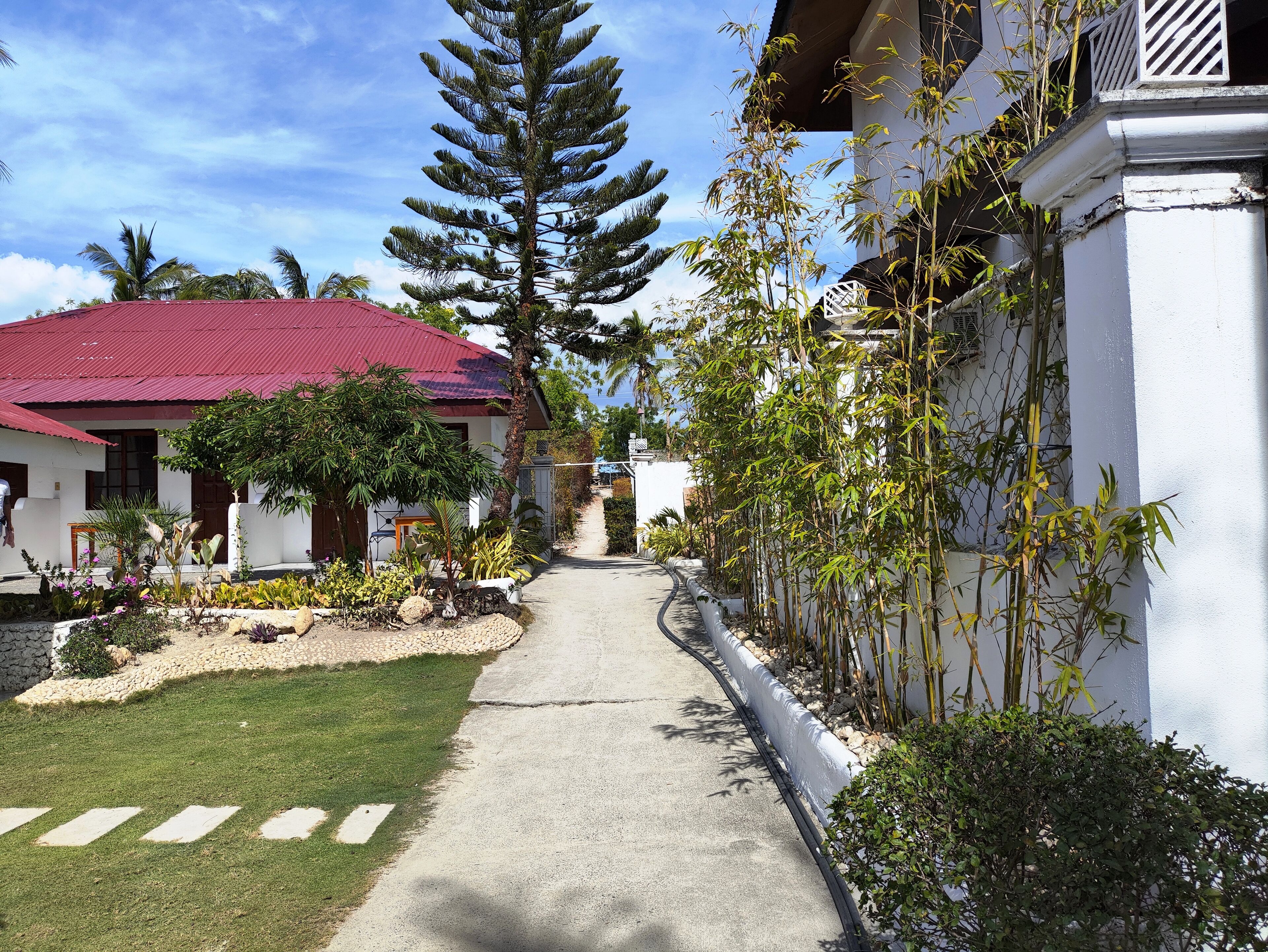 Bluewaves Resort  Basdaku by Hiverooms