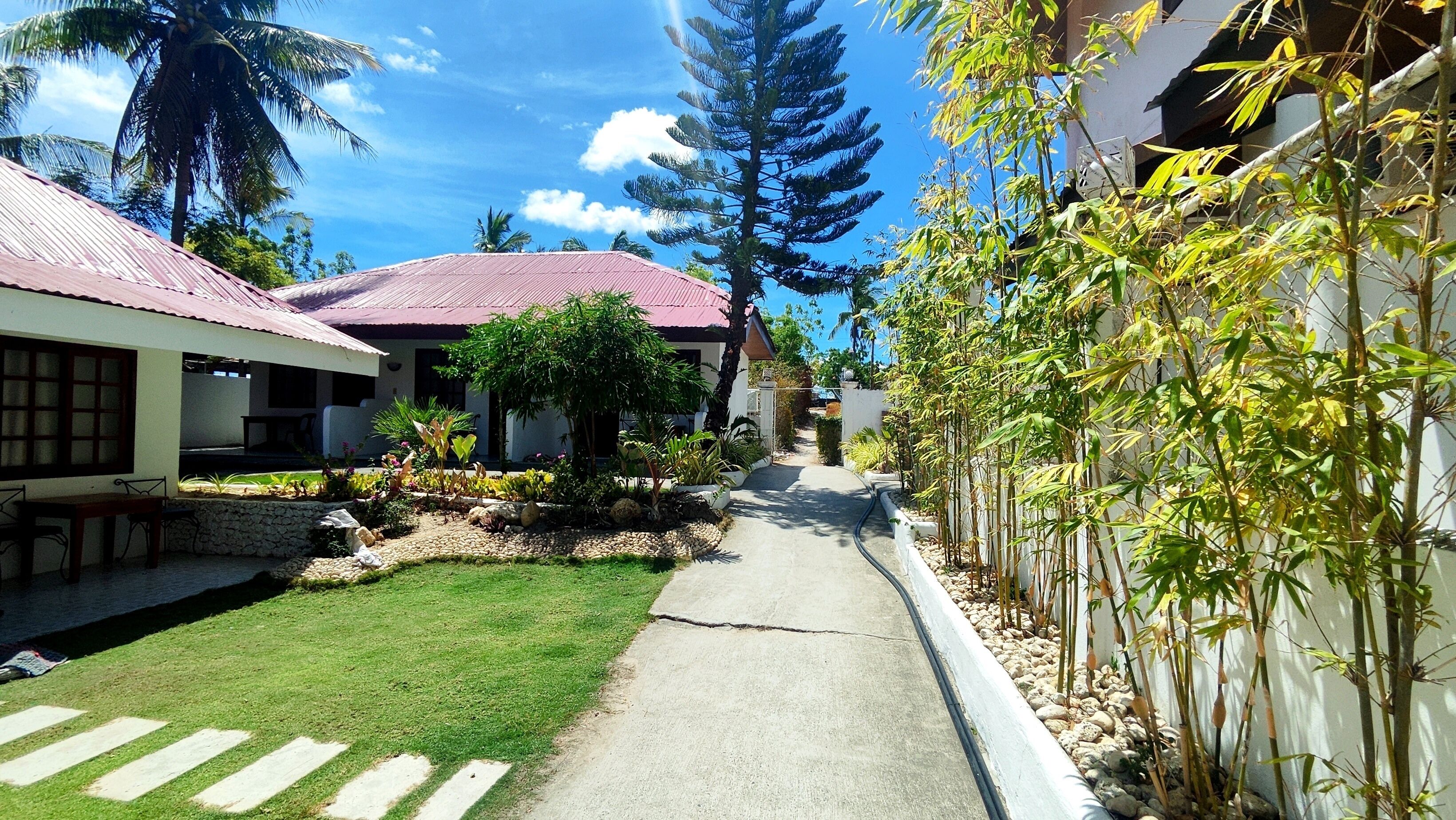 Bluewaves Resort  Basdaku by Hiverooms