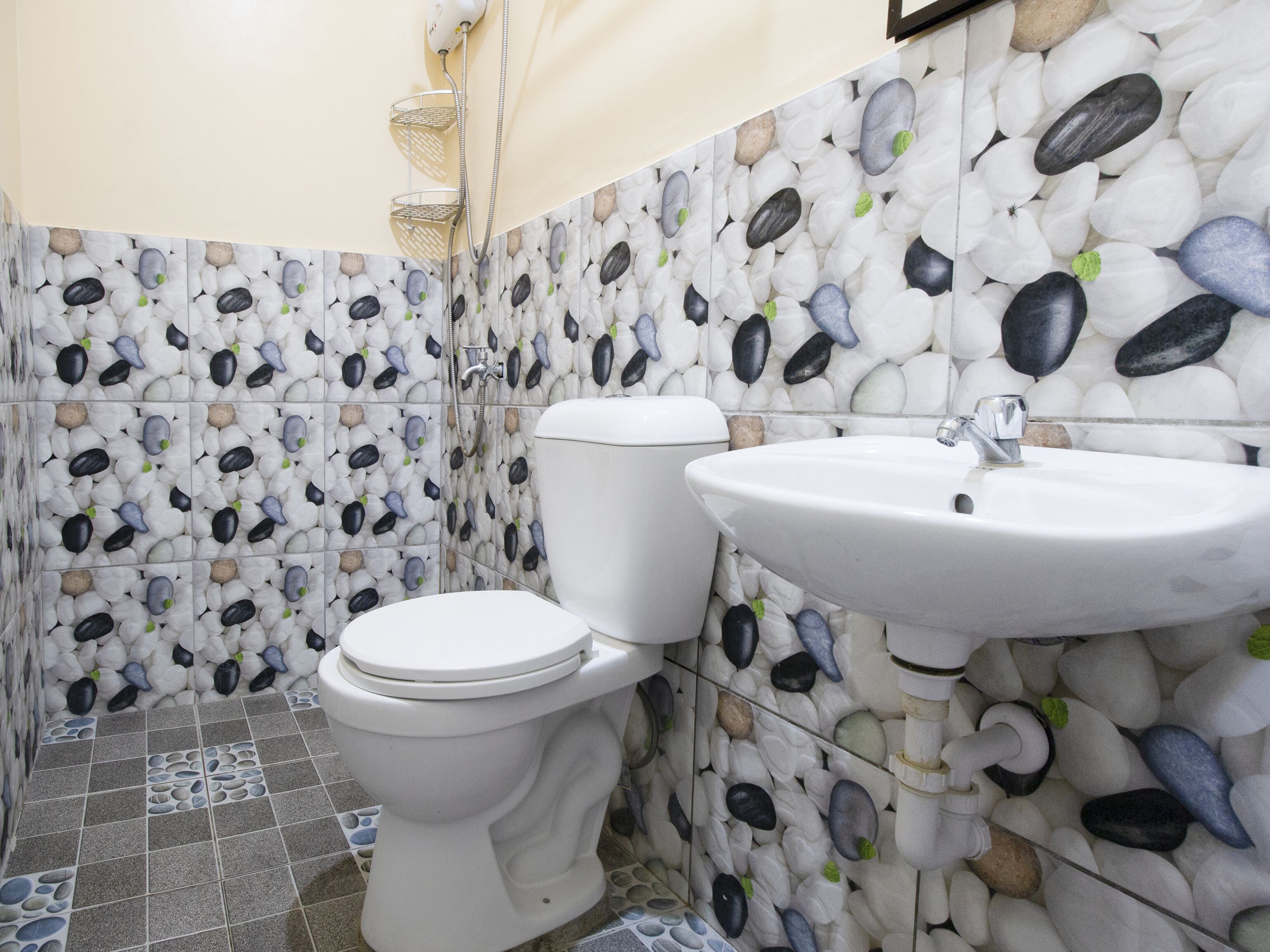 Indino Guest House 2&5 by Oyo Rooms
