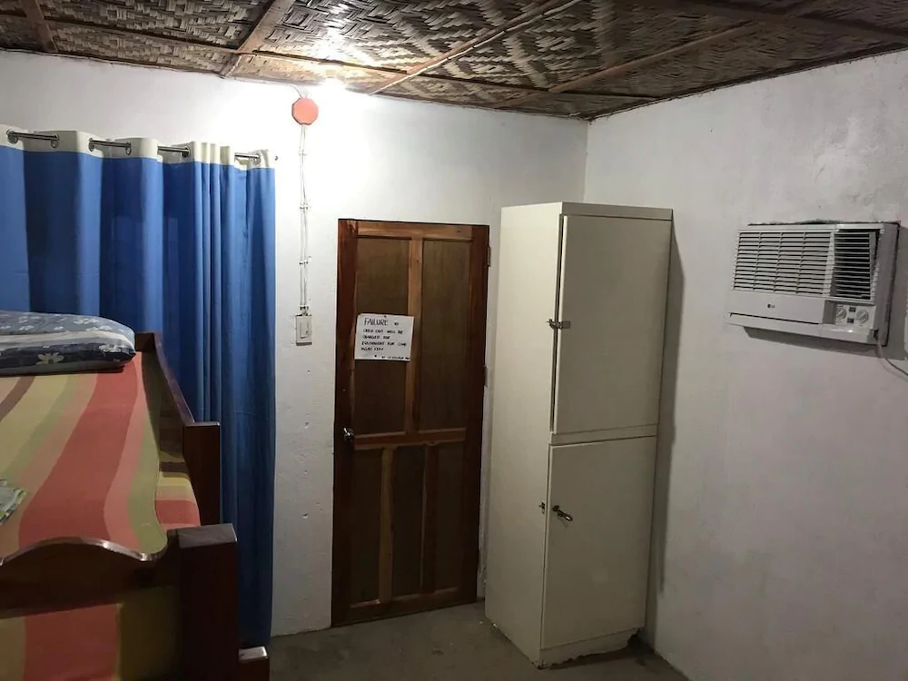 Le Village Hostel & Bar Moalboal