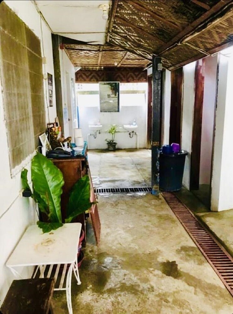 Le Village Hostel & Bar Moalboal