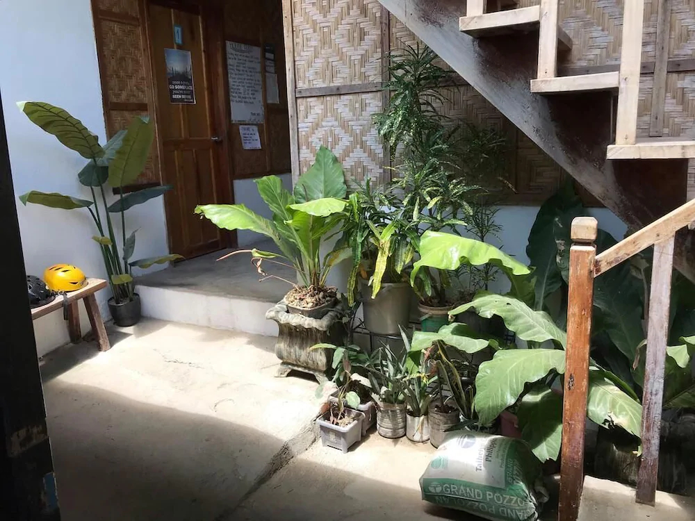 Le Village Hostel & Bar Moalboal