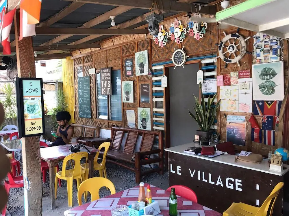 Le Village Hostel & Bar Moalboal