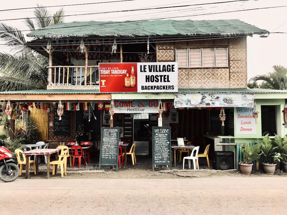 Le Village Hostel & Bar Moalboal