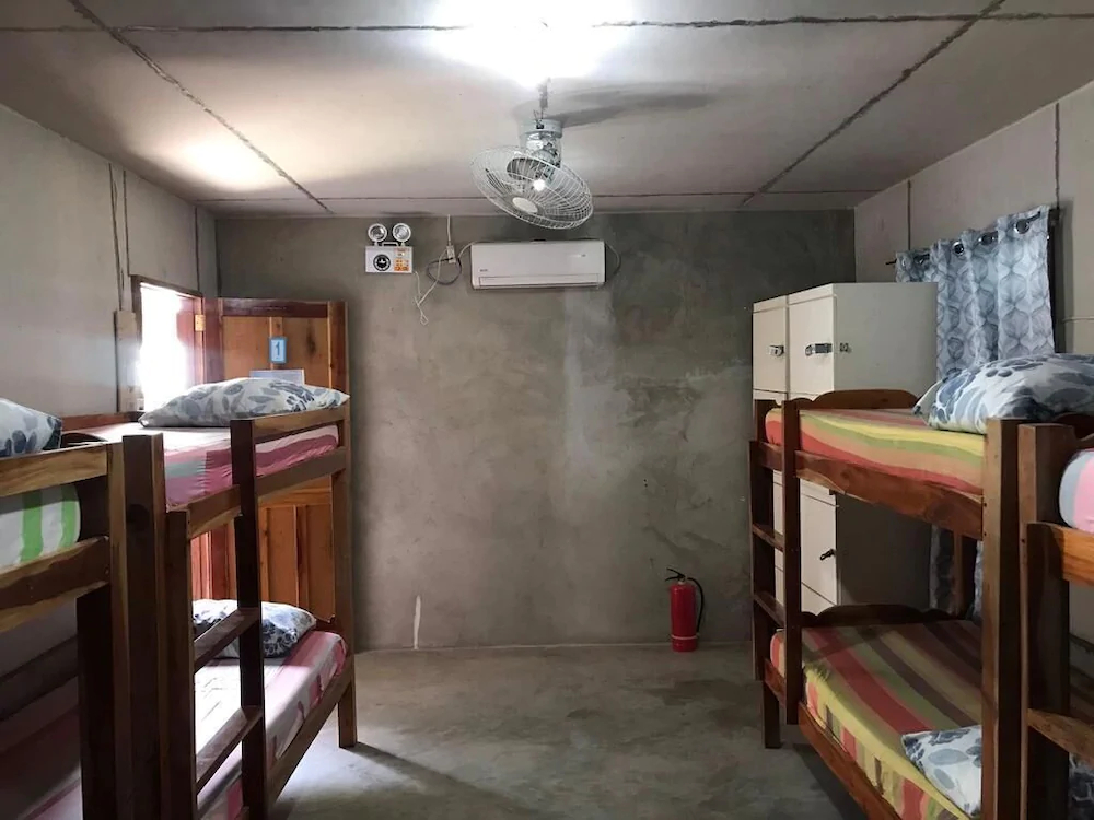 Le Village Hostel & Bar Moalboal