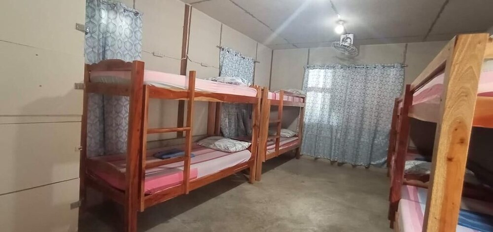 Le Village Hostel & Bar Moalboal