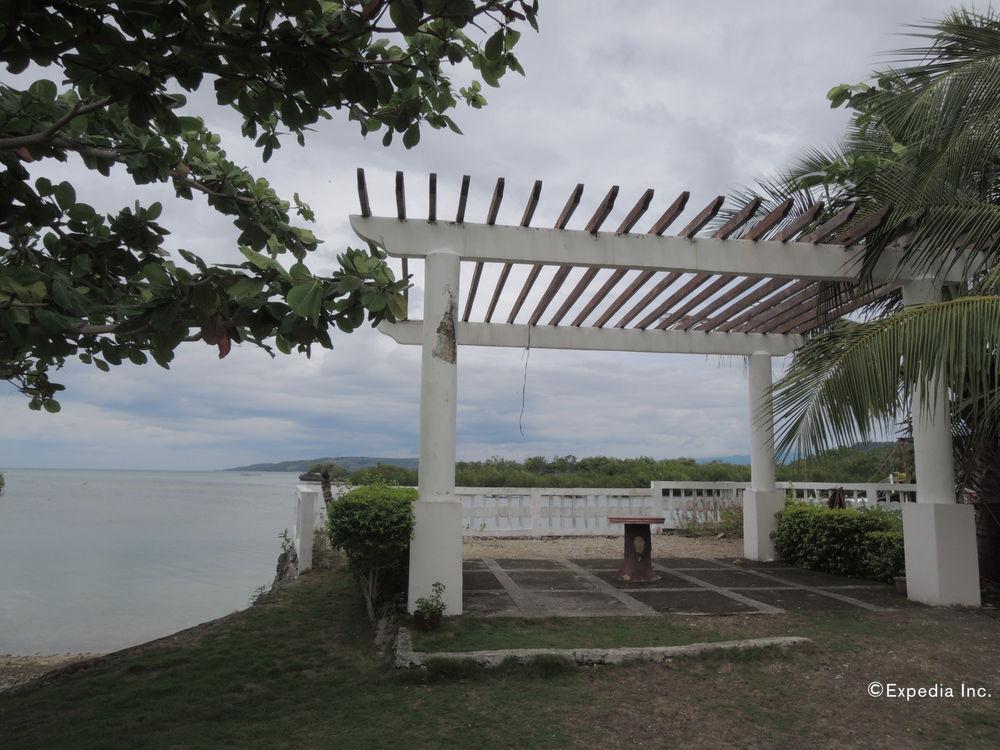 Moalboal Beach Resort