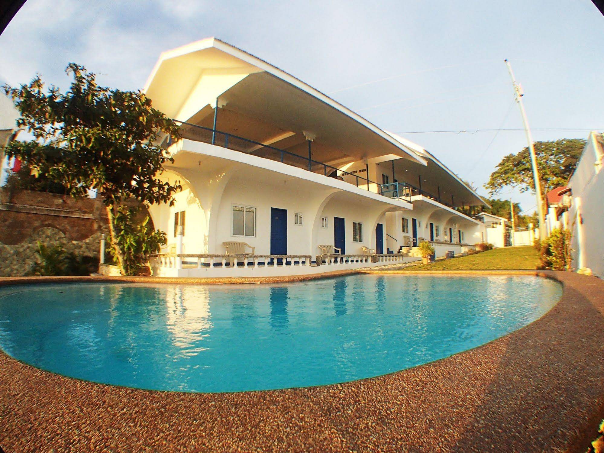 Pescadores Suites Moalboal