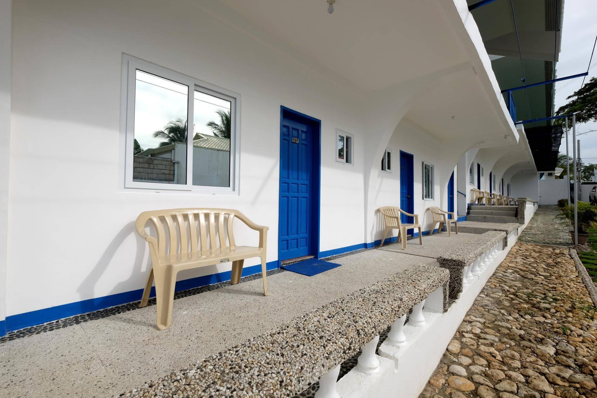 Pescadores Suites Moalboal