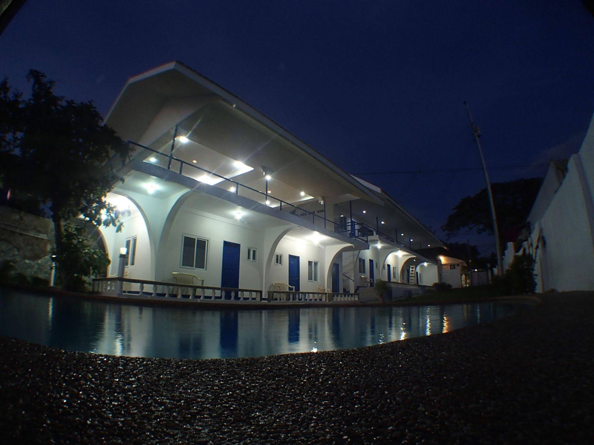 Pescadores Suites Moalboal