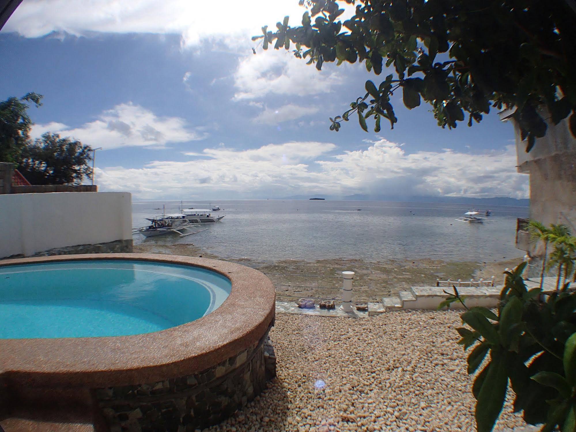 Pescadores Suites Moalboal