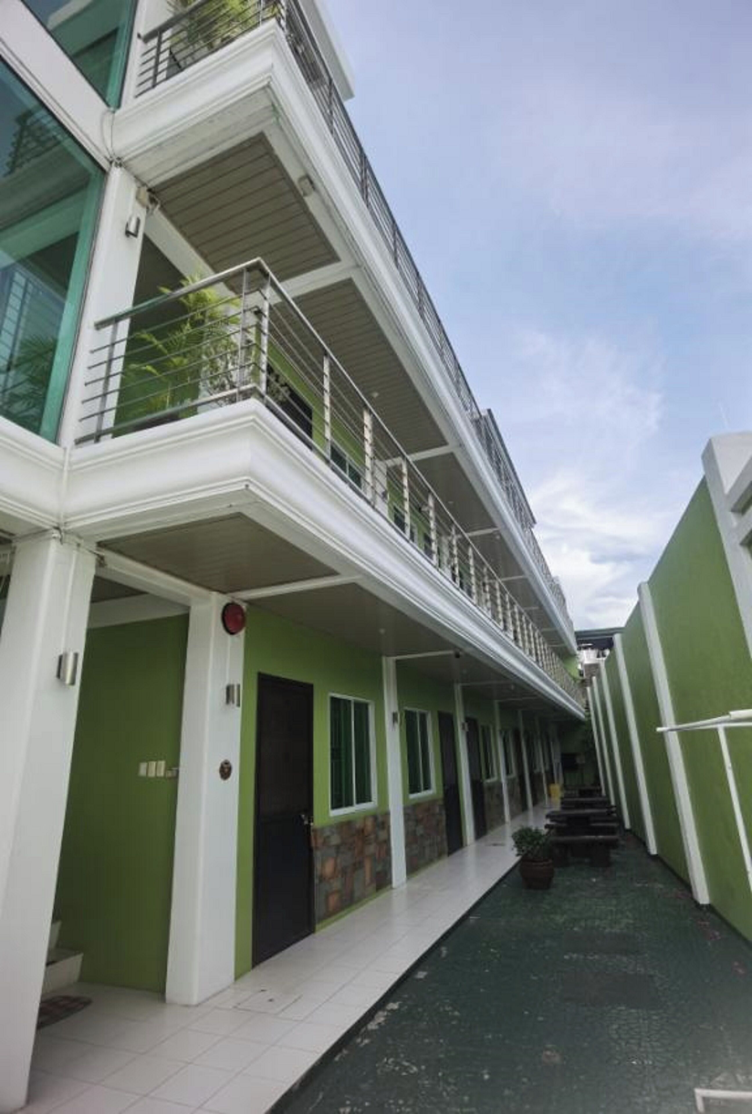 Delta Star Manor