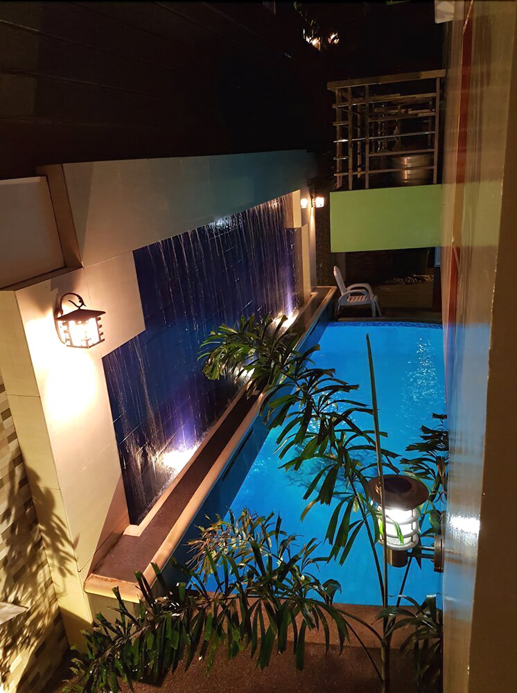 Southpoolside Tourist Inn