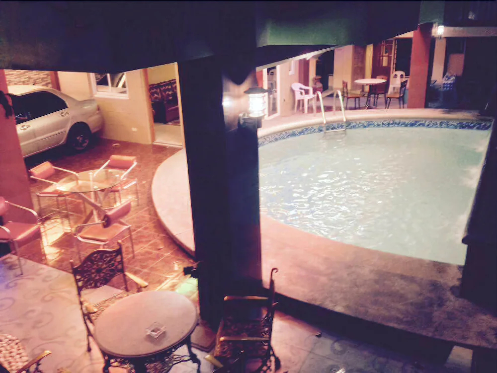 Southpoolside Tourist Inn