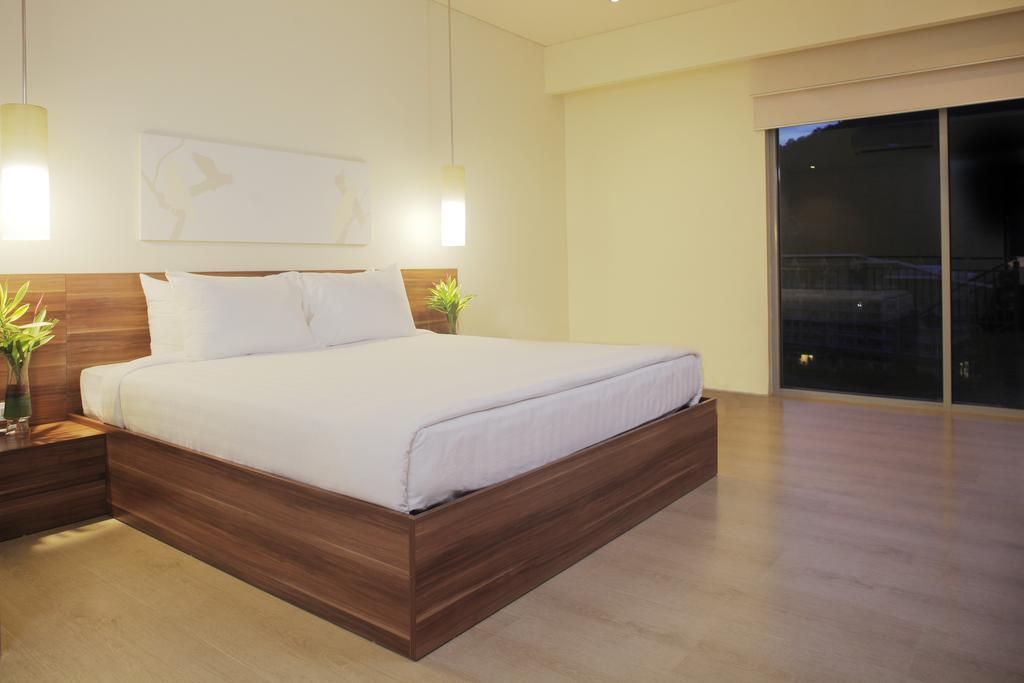 Pico Sands Hotel