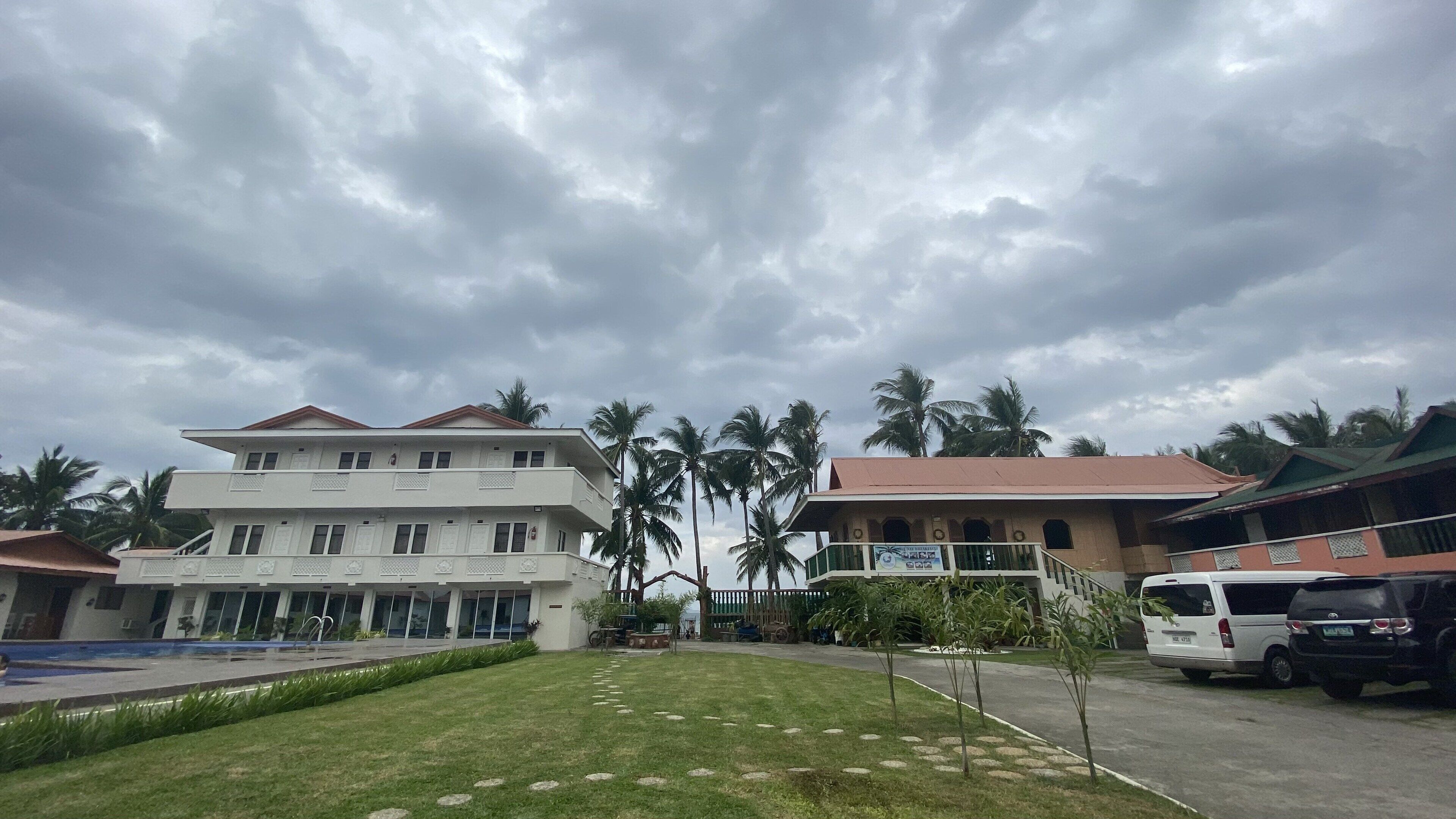 Shoreland Beach Resort by Cocotel