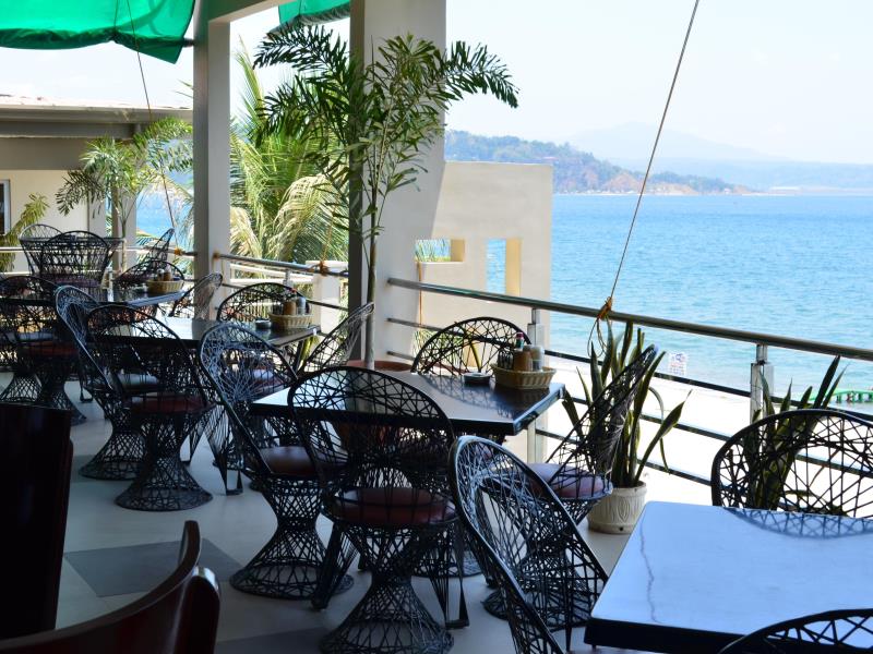 Amanente'z Beach Front Resort