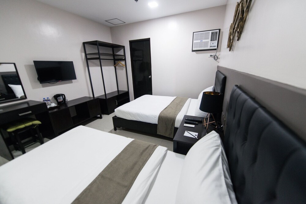 Bumble V Hotel