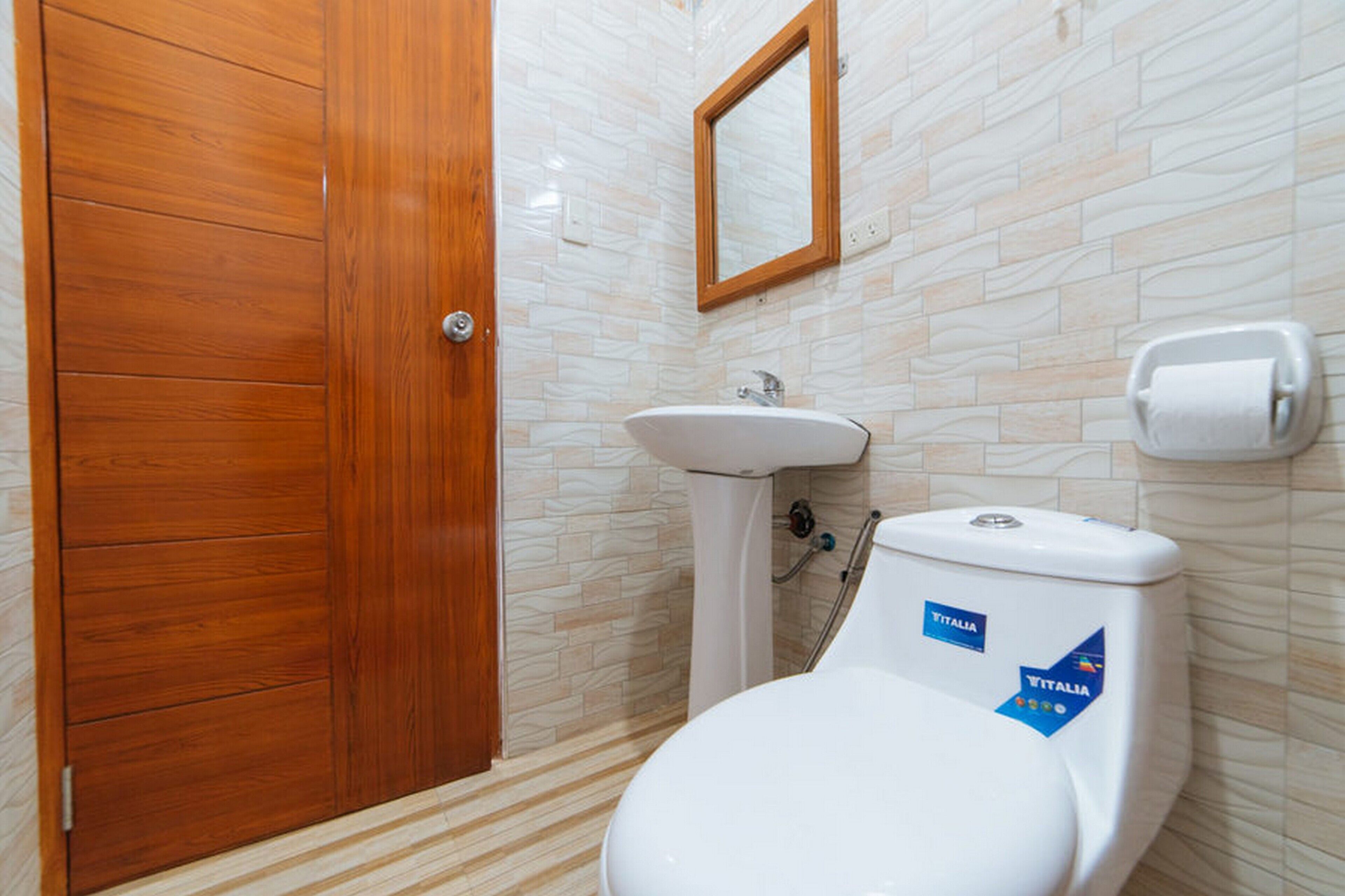 RedDoorz Premium @ Casa Ghilda Resort