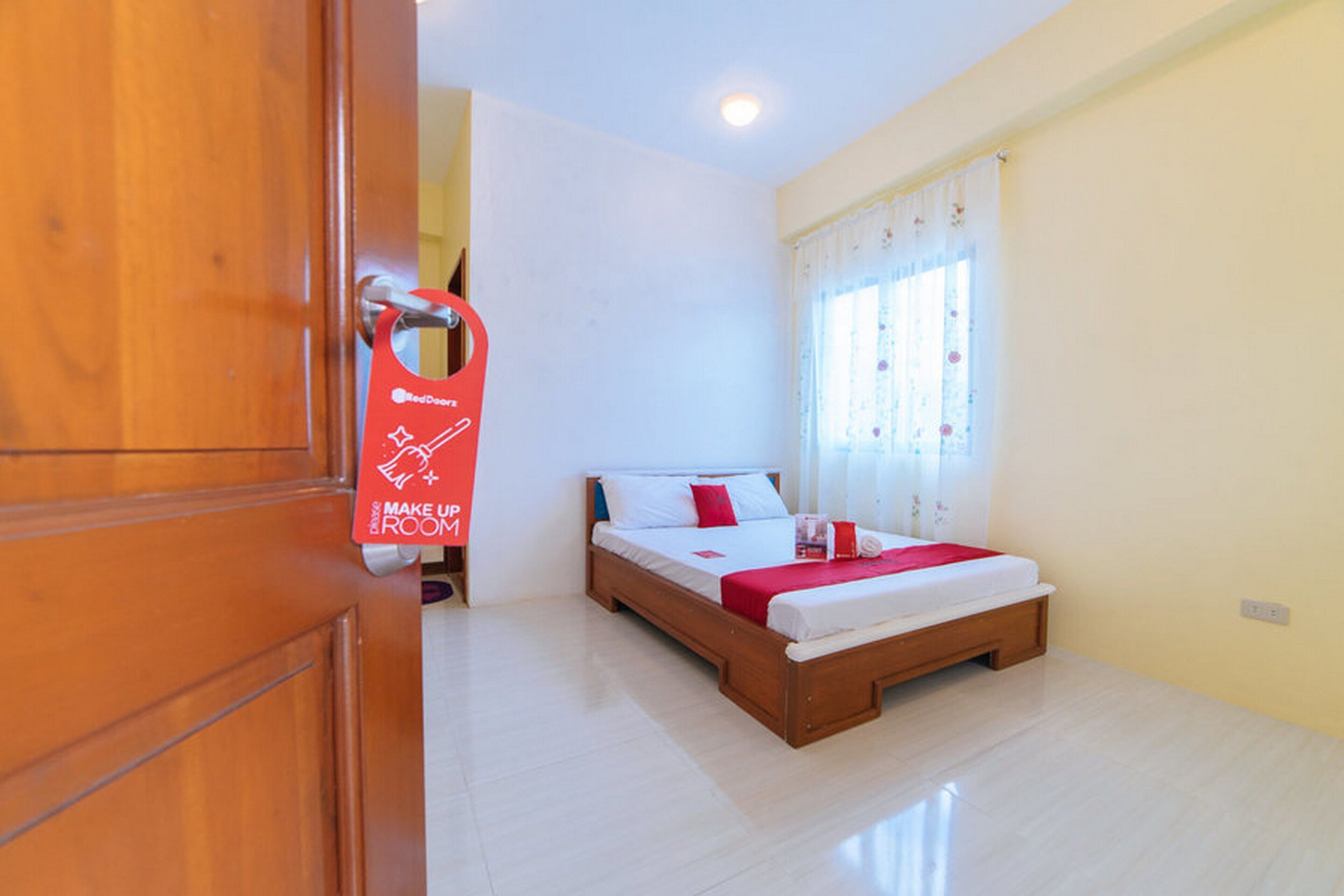 RedDoorz Premium @ Casa Ghilda Resort