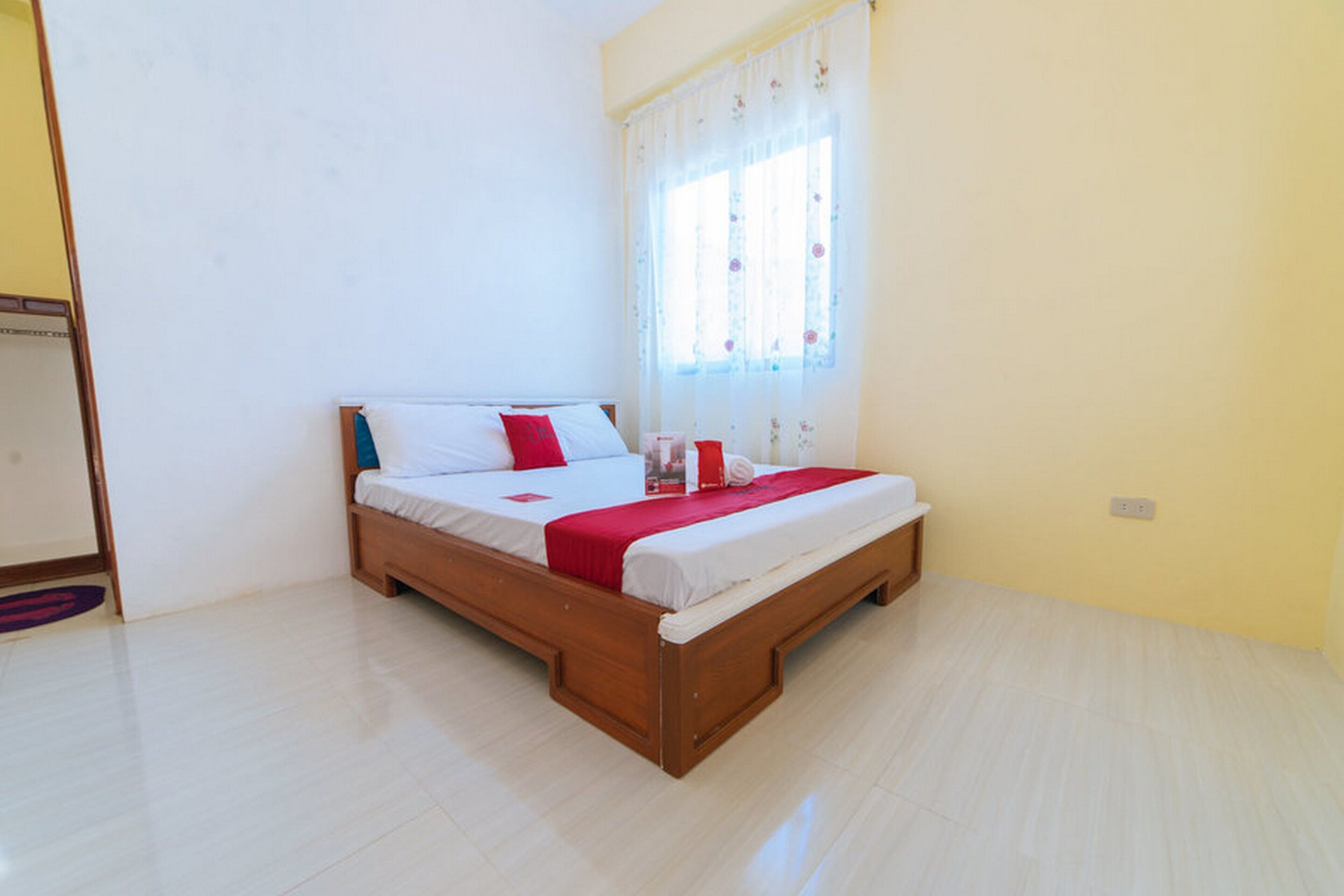 RedDoorz Premium @ Casa Ghilda Resort