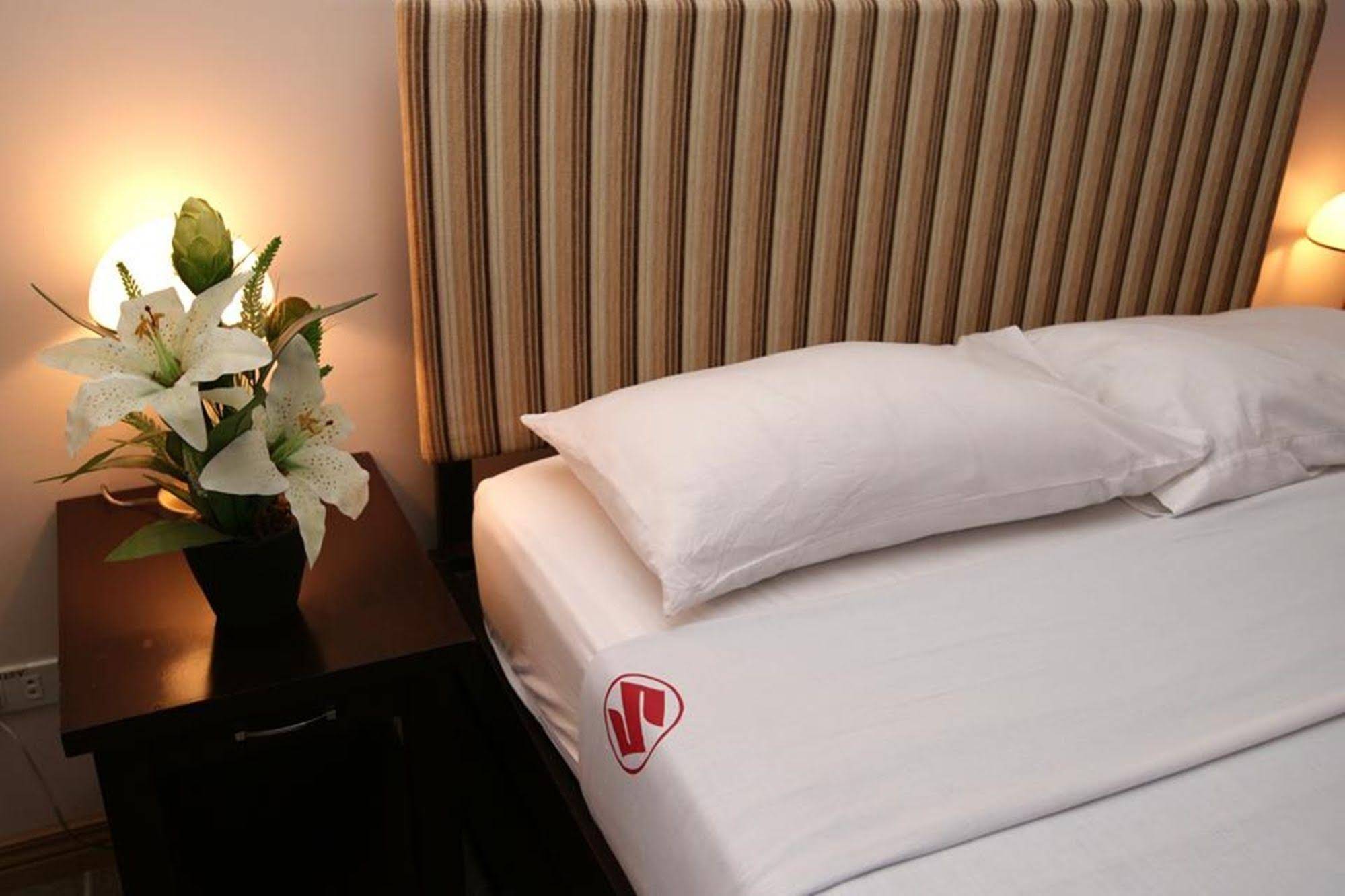 Suzuki Beach Hotel