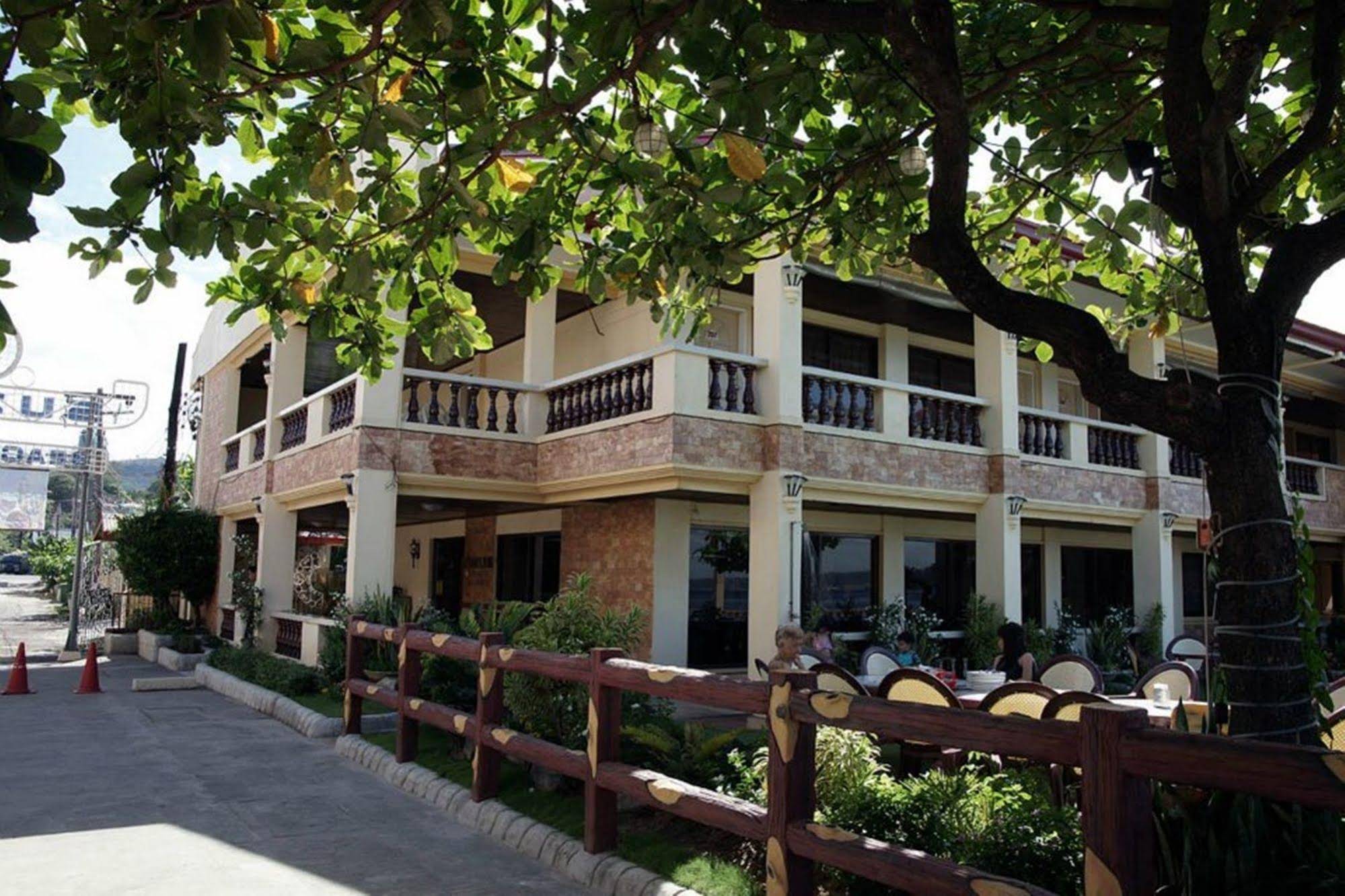 Suzuki Beach Hotel