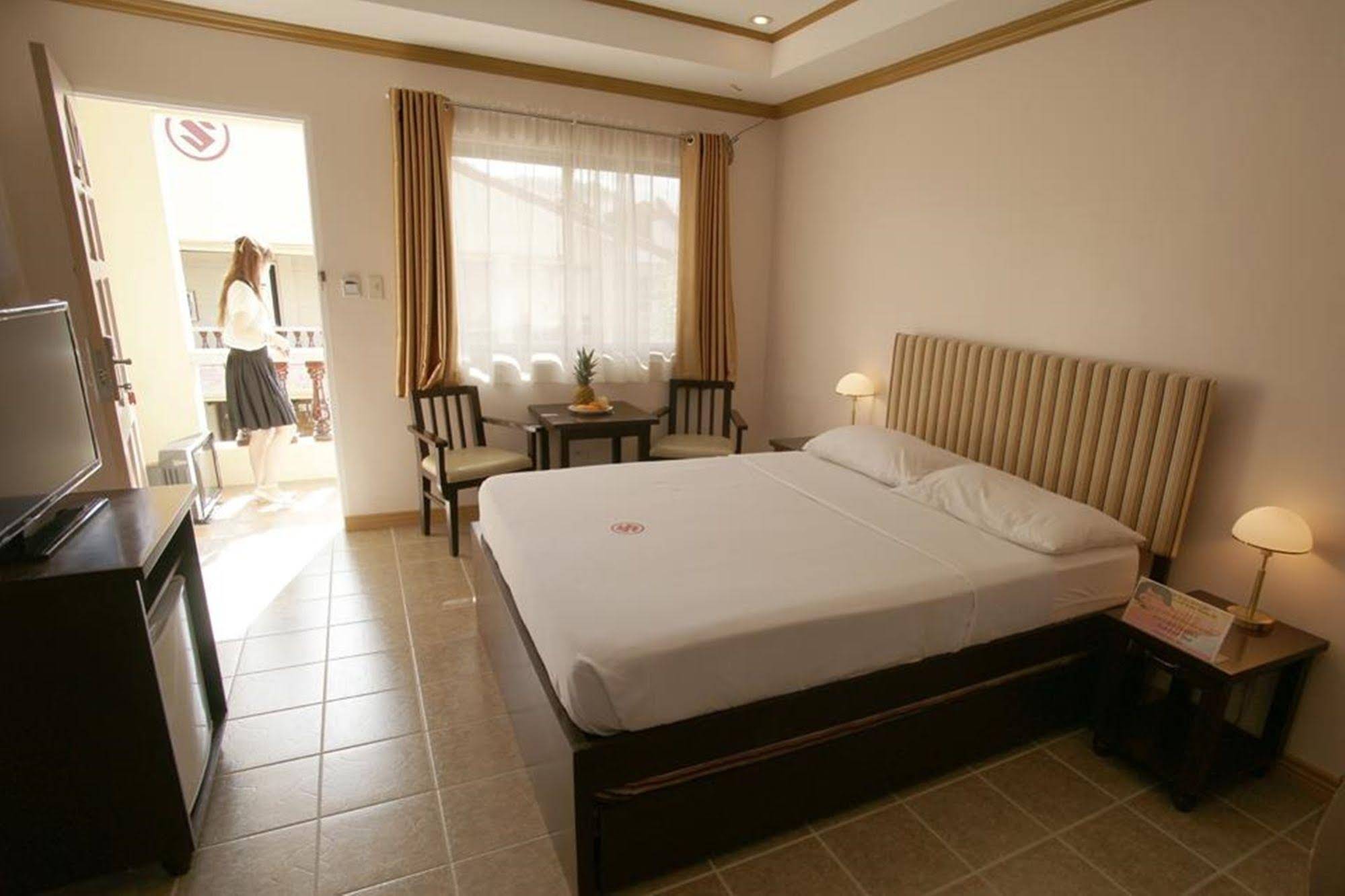 Suzuki Beach Hotel