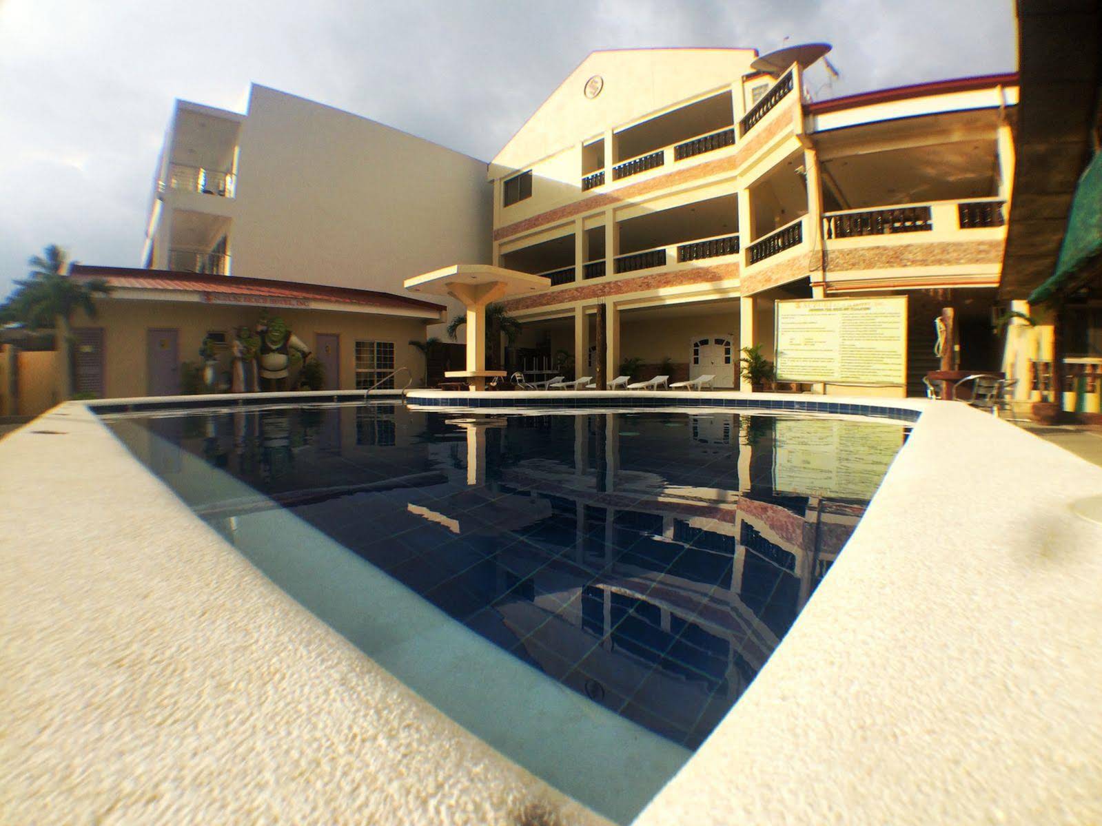 Suzuki Beach Hotel