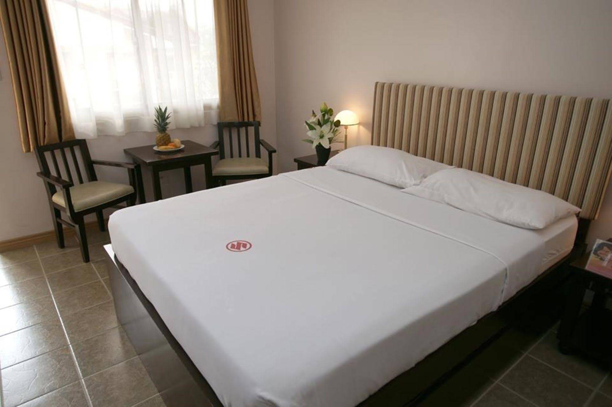 Suzuki Beach Hotel