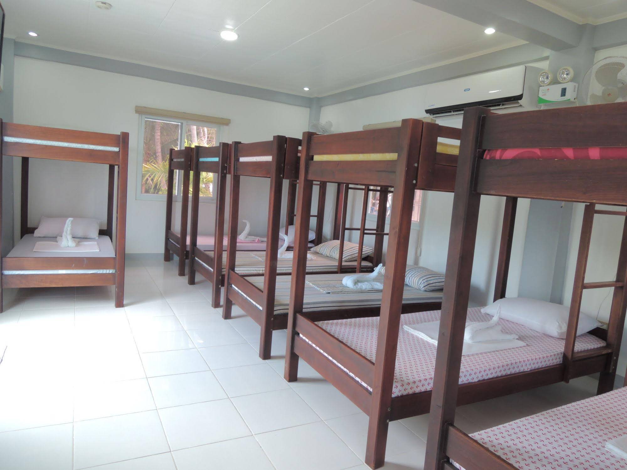 L & M Hearthstones Lodge