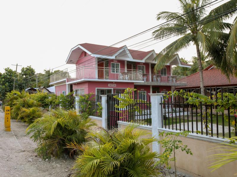 Luzmin-BH Lodging House - Pink House