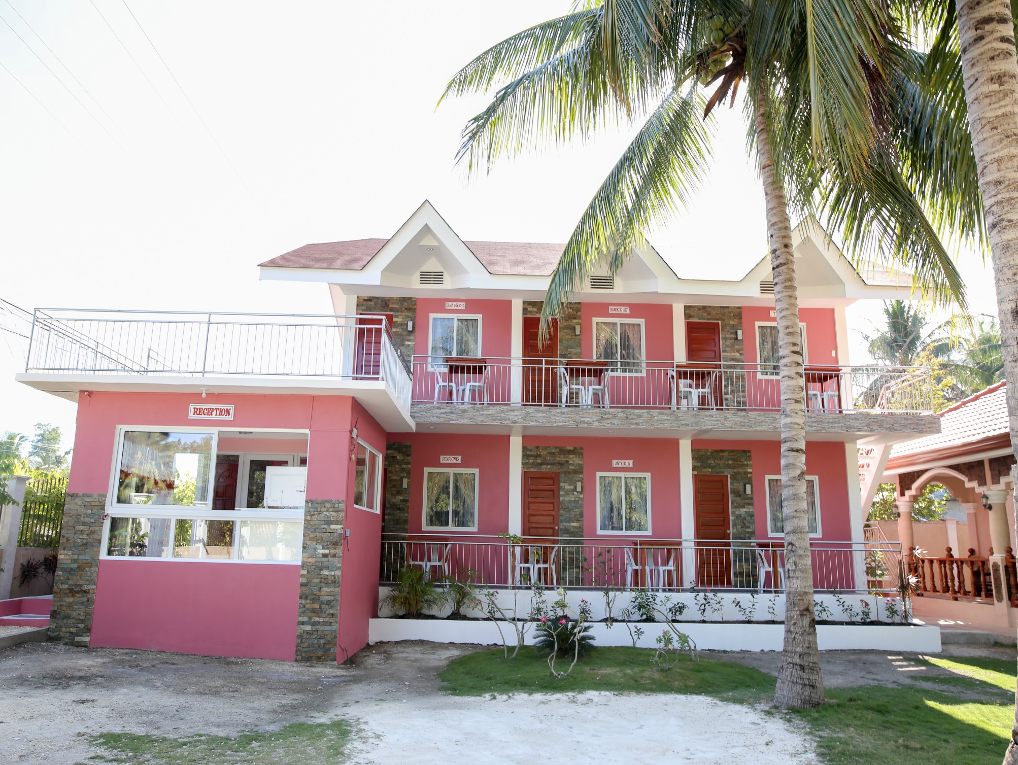 Luzmin-BH Lodging House - Pink House