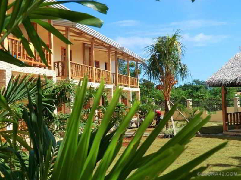 Alona42 Resort