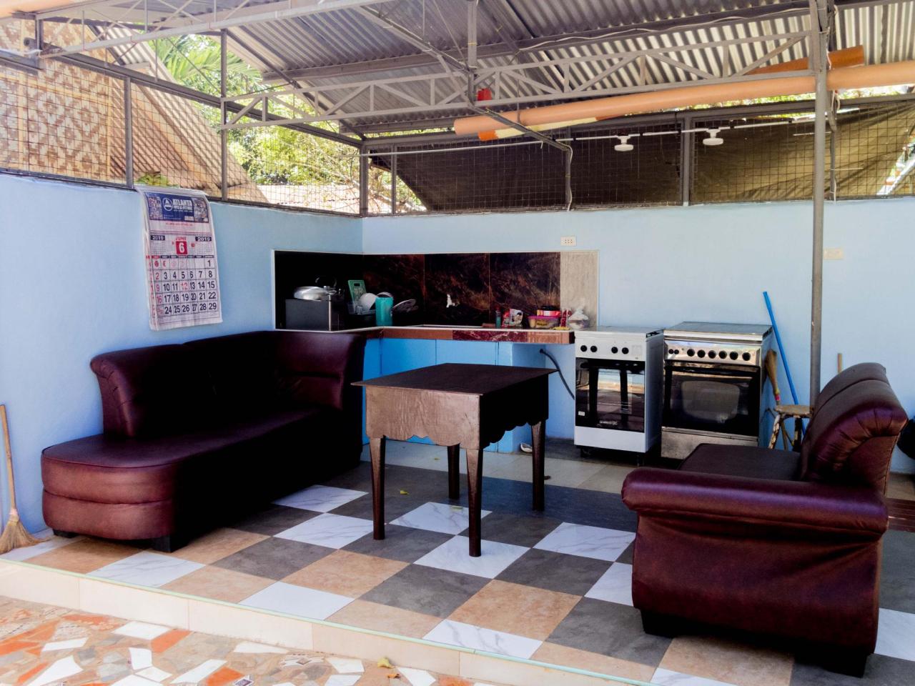 Alona JJ Rooms For Rent