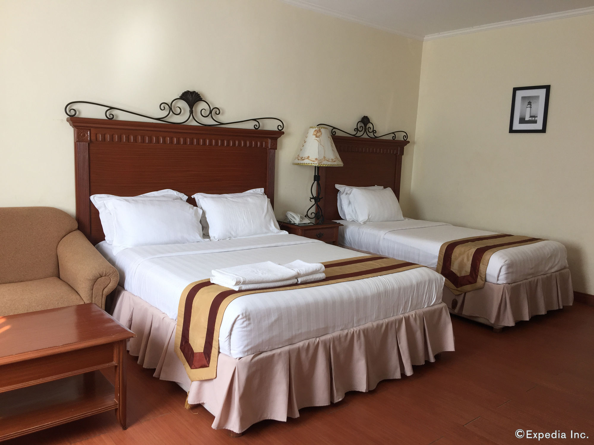 Alona Kew White Beach Resort
