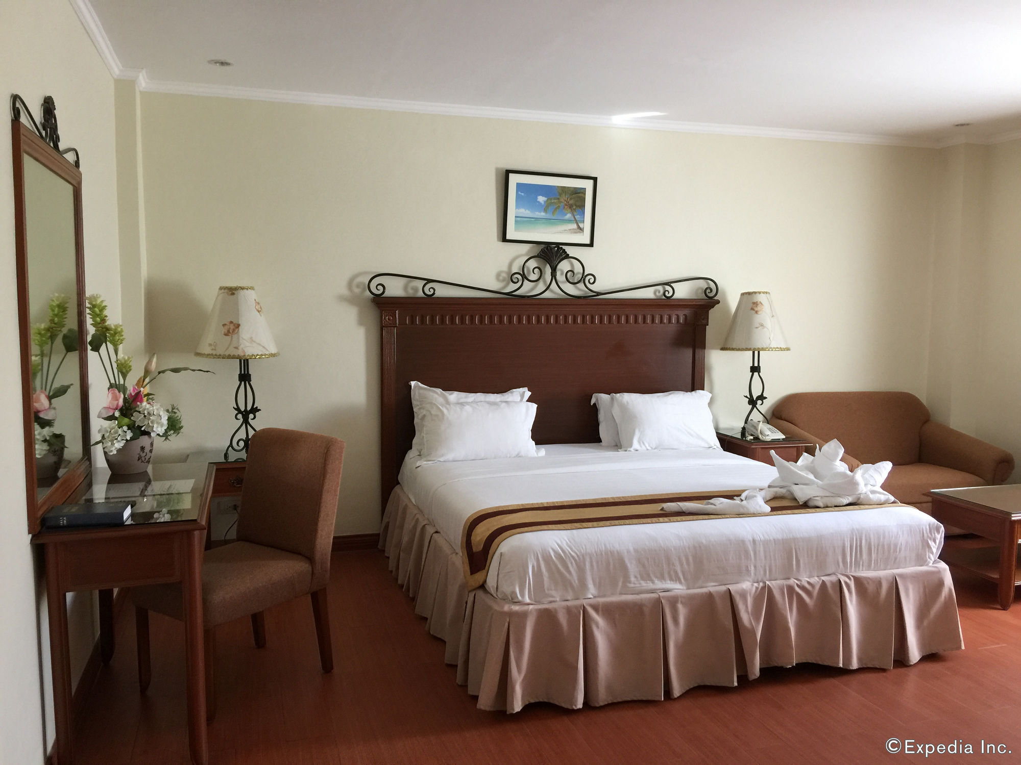 Alona Kew White Beach Resort