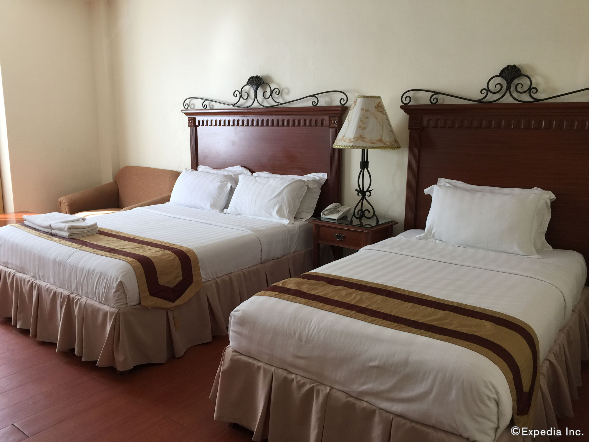 Alona Kew White Beach Resort