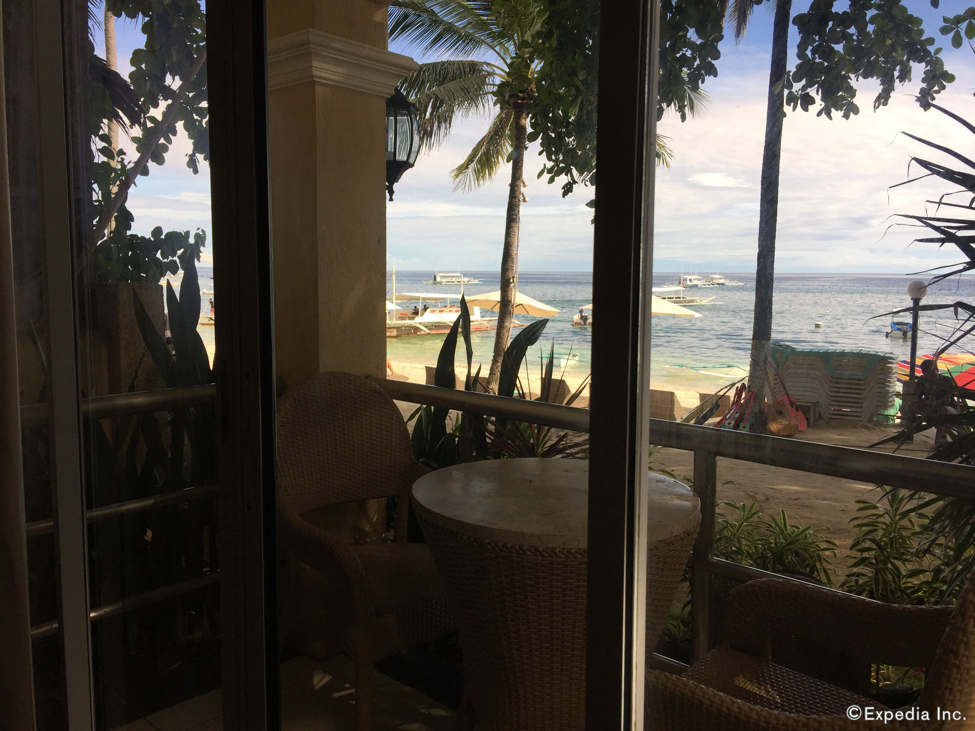Alona Kew White Beach Resort