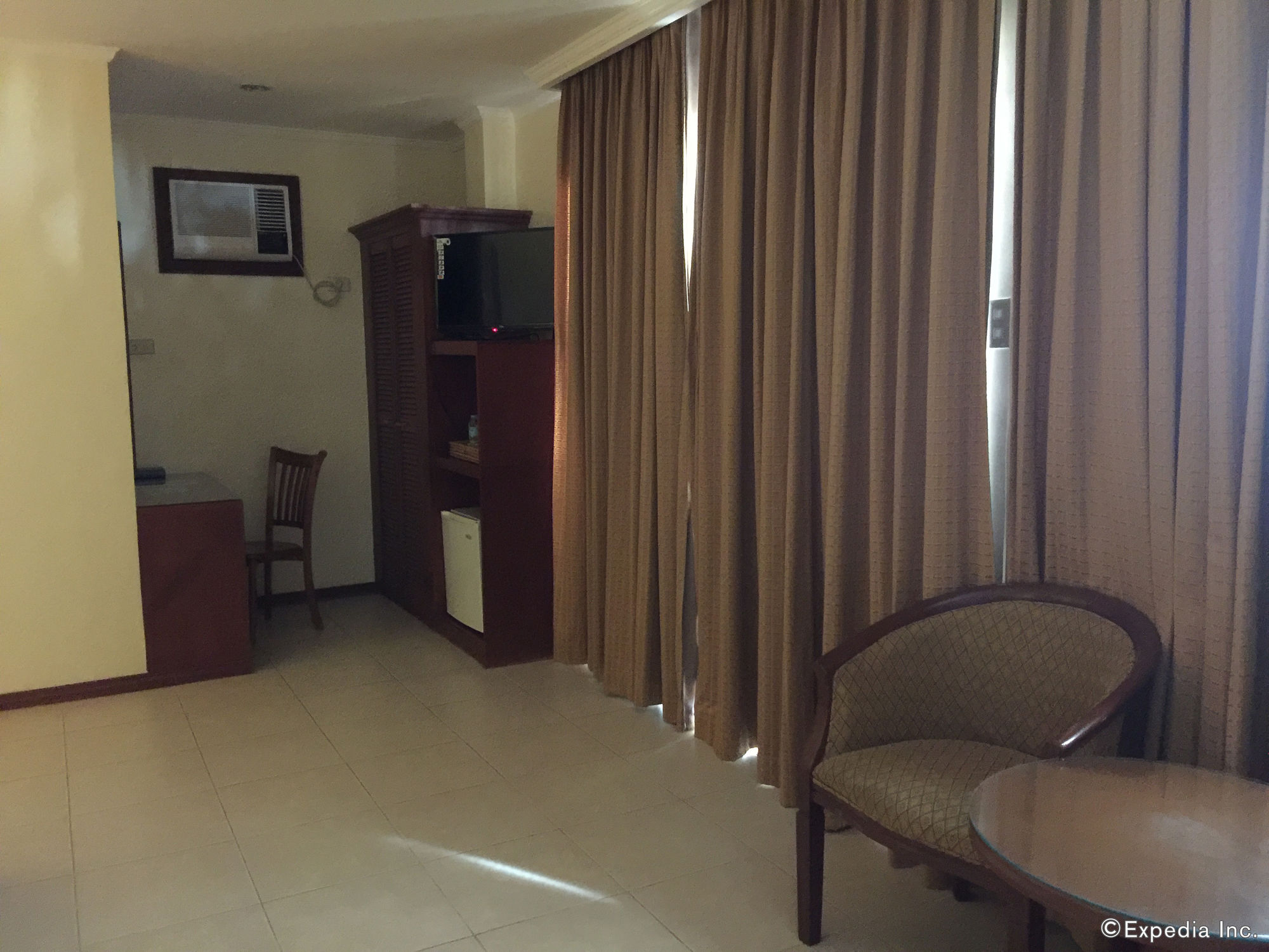 Alona Kew White Beach Resort