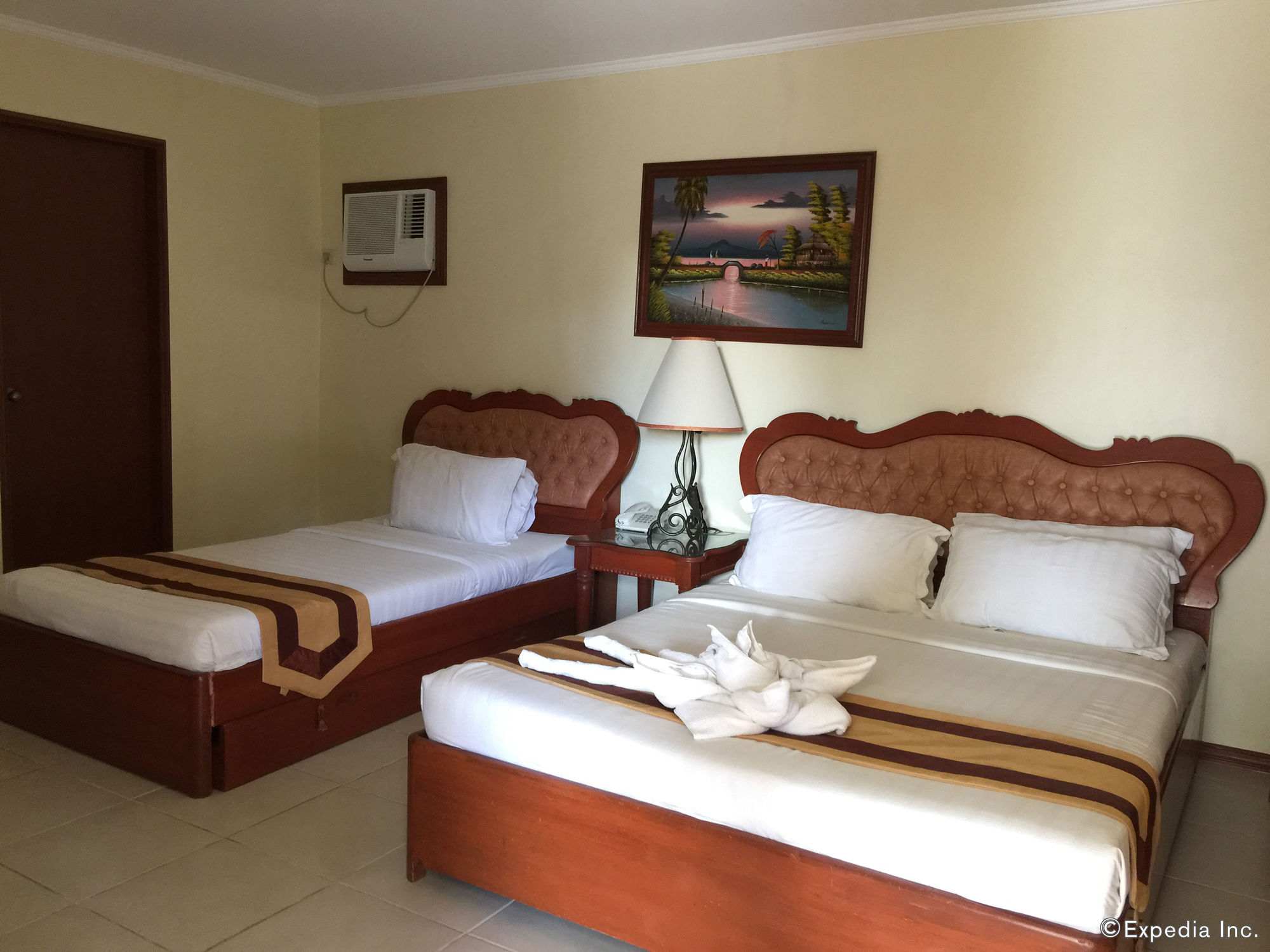 Alona Kew White Beach Resort