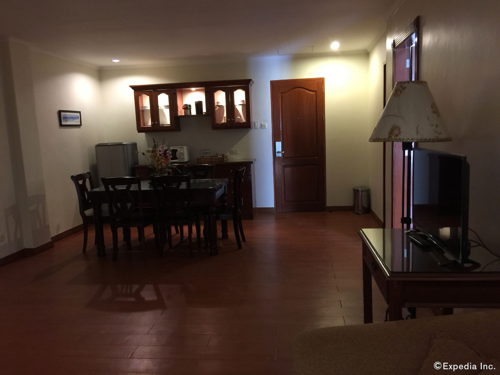 Alona Kew White Beach Resort