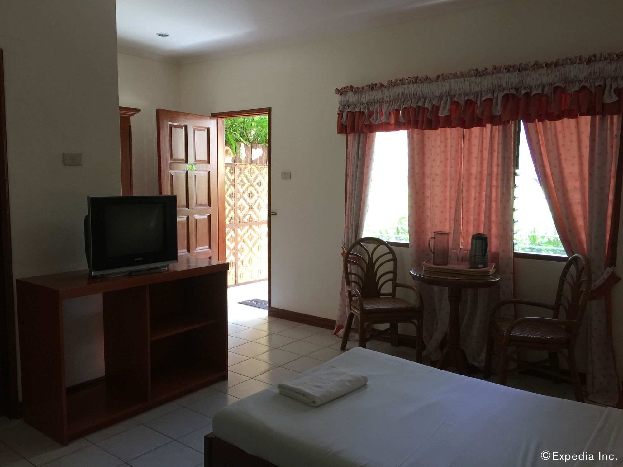 Alona Kew White Beach Resort