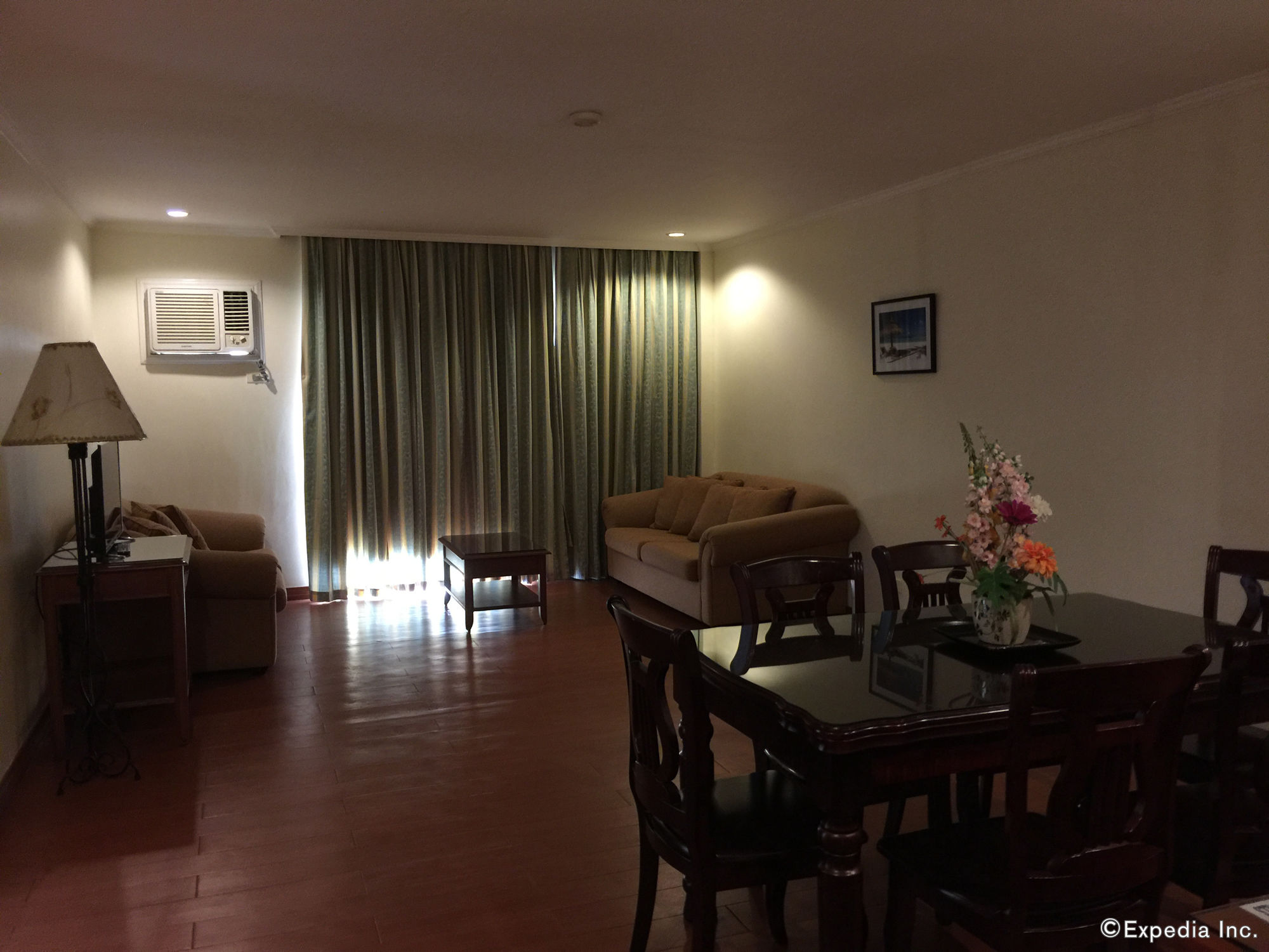 Alona Kew White Beach Resort