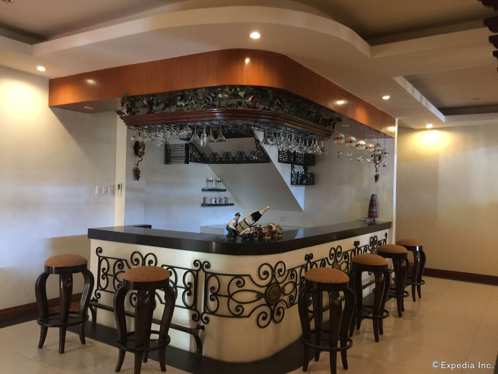 Alona Kew White Beach Resort