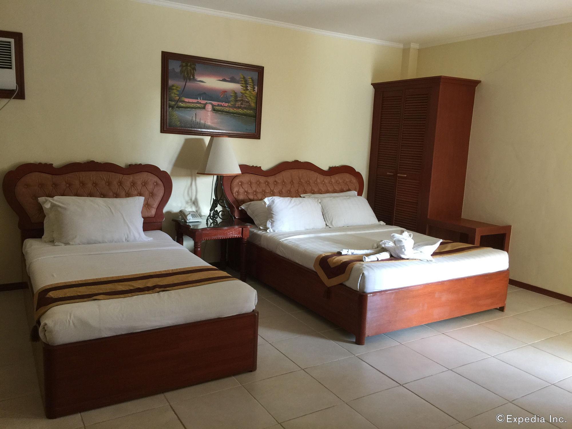 Alona Kew White Beach Resort